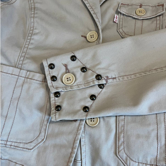 Levi's Khaki Short Jacket with Stud Details on Sleeve Cuffs Size Medium - Picture 4 of 7